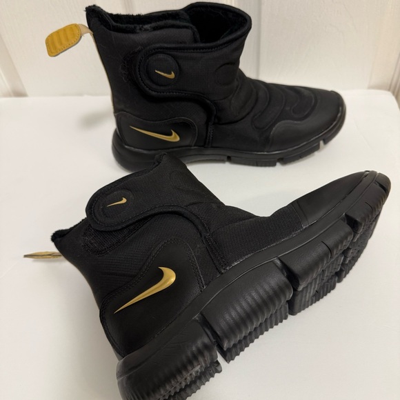 Nike youth boots! NEW - Picture 3 of 3